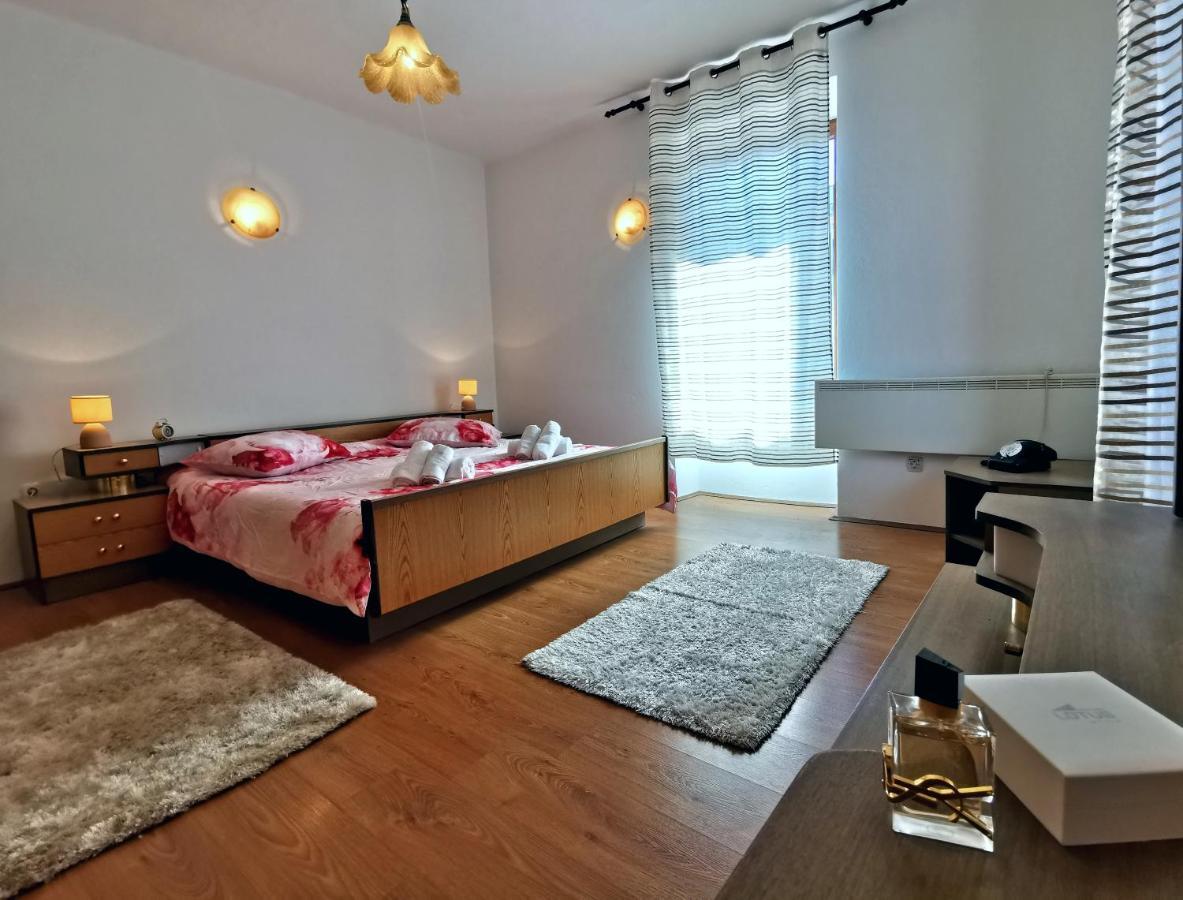 Parun Apartment Pula Exterior photo