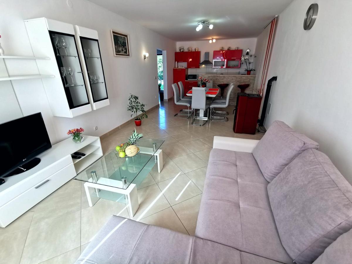 Parun Apartment Pula Exterior photo